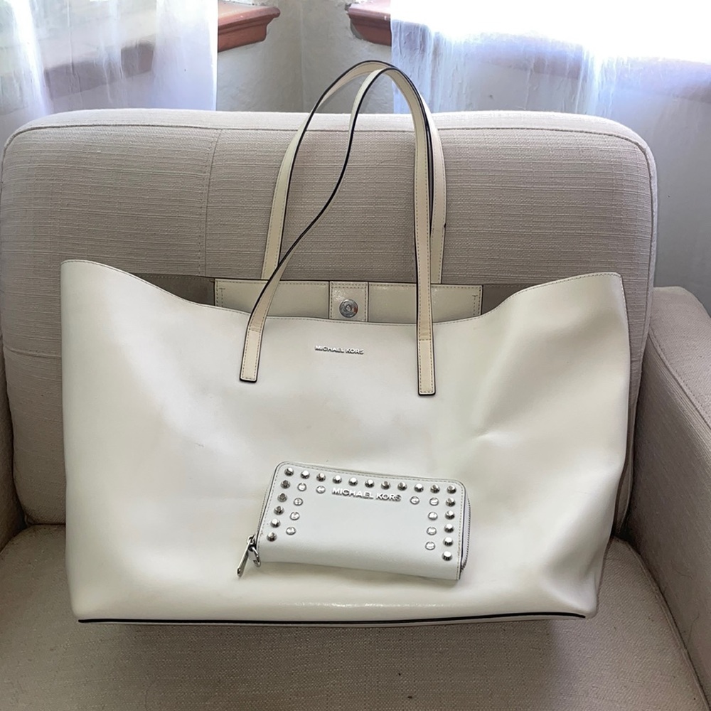 Michael Kors XL tote with matching wallet set